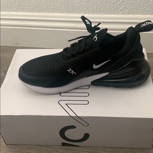 Women’s Nike AirMax 270